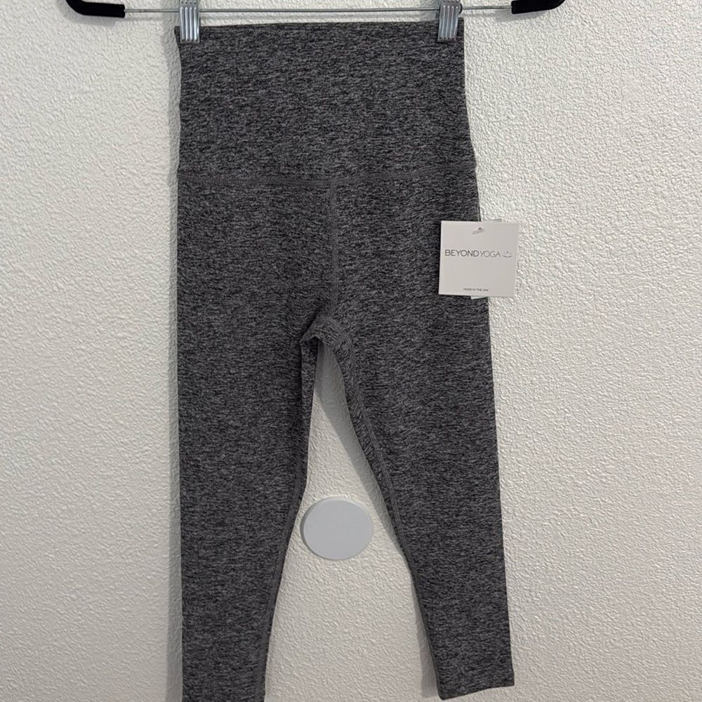 NWT- Beyond Yoga- heather grey high waisted cropped leggings- Size X-Small